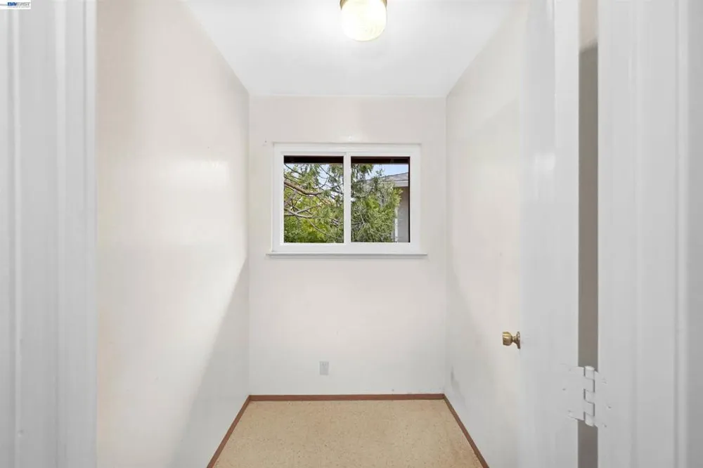 27929 Edgecliff Way Hayward, CA 94542
