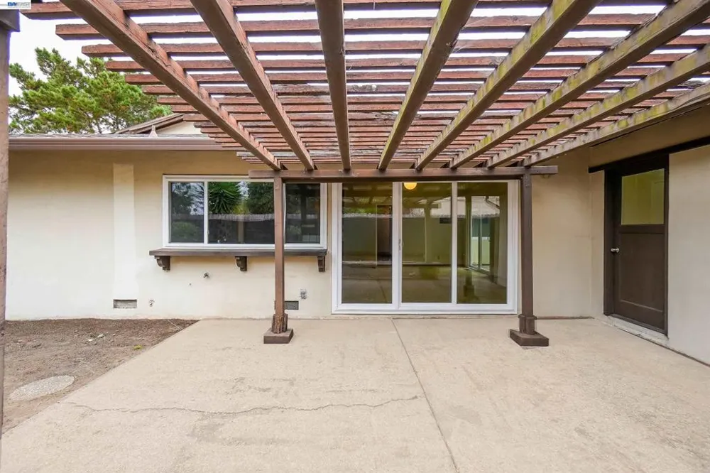 27929 Edgecliff Way Hayward, CA 94542