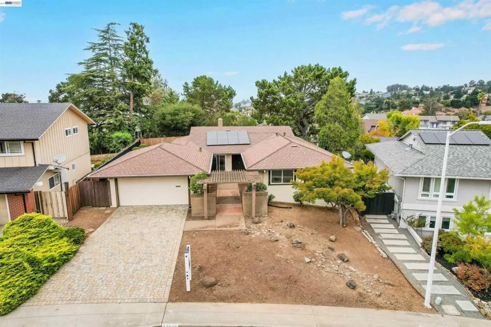 27929 Edgecliff Way Hayward, CA 94542