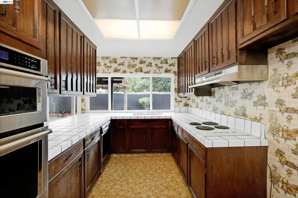 27929 Edgecliff Way Hayward, CA 94542