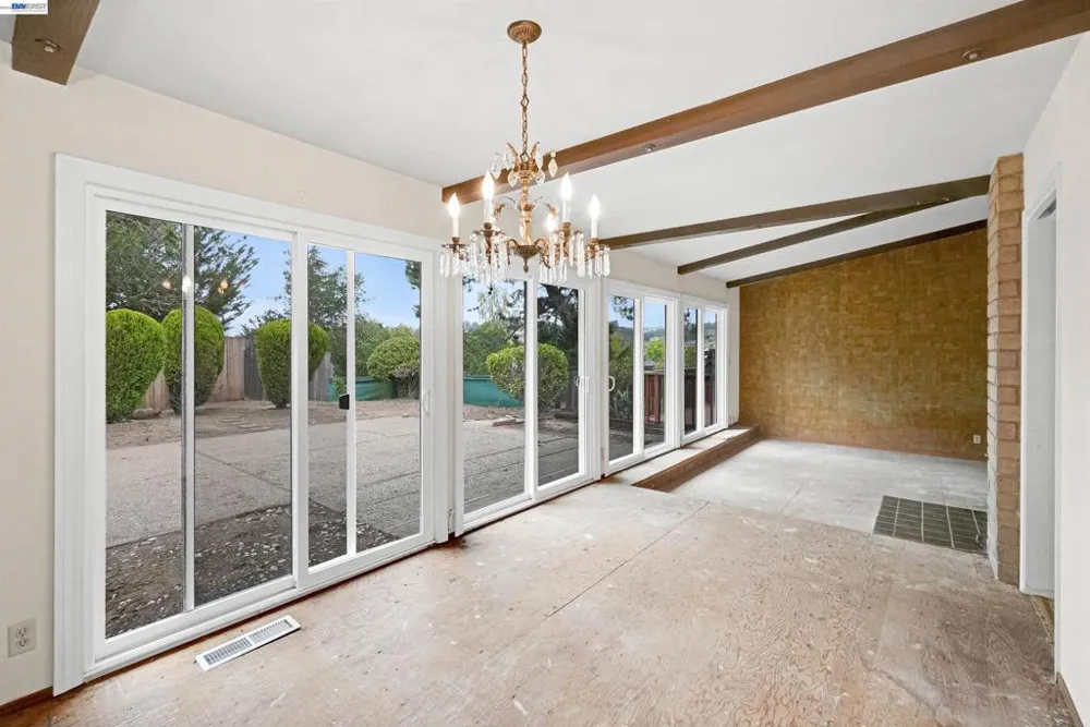 27929 Edgecliff Way Hayward, CA 94542