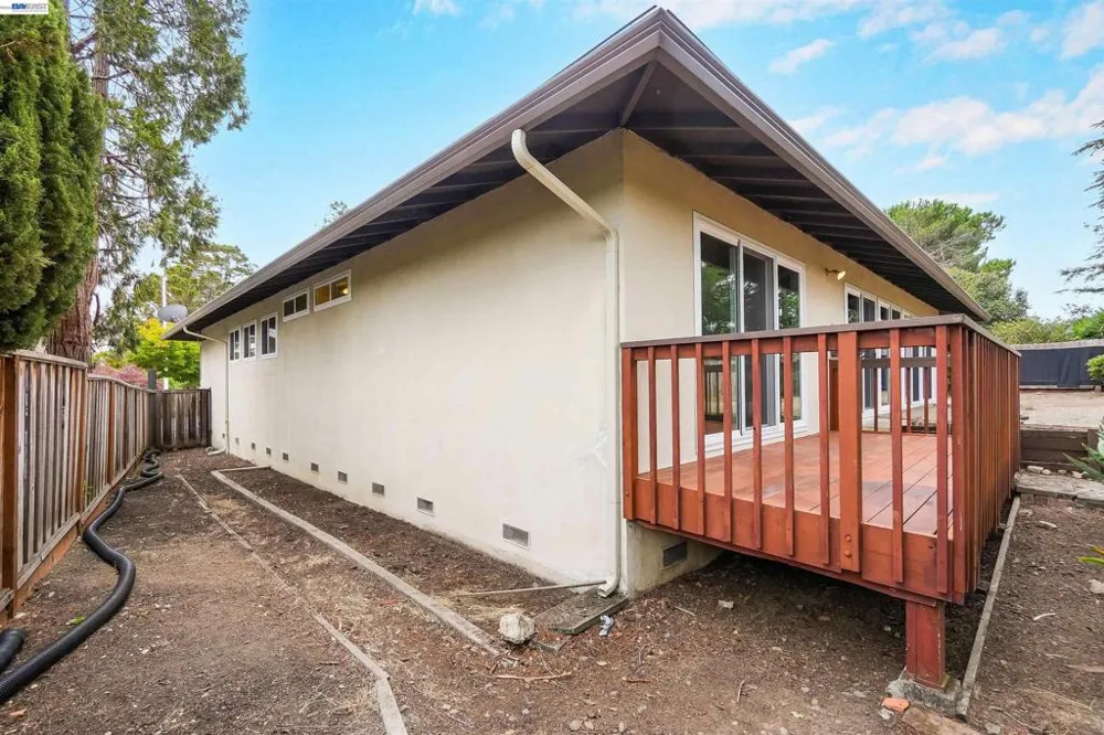 27929 Edgecliff Way Hayward, CA 94542