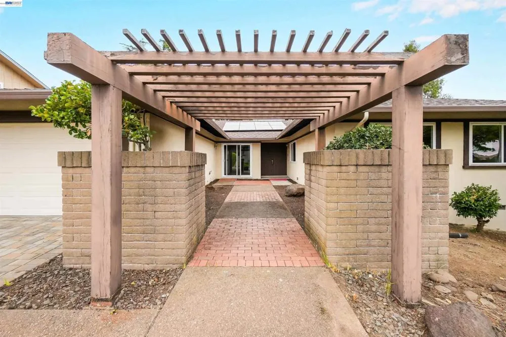 27929 Edgecliff Way Hayward, CA 94542