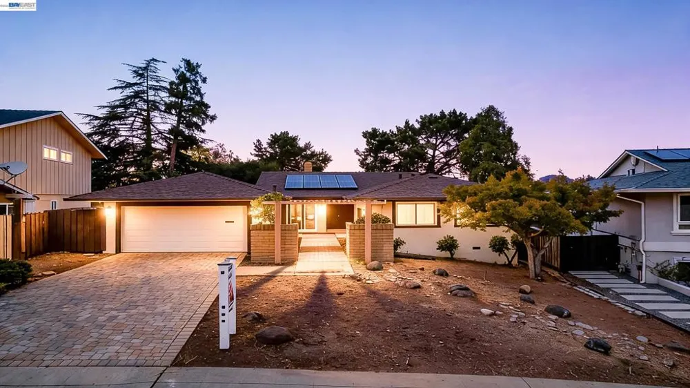 27929 Edgecliff Way Hayward, CA 94542