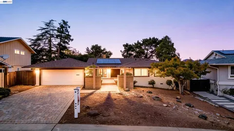 27929 Edgecliff Way
