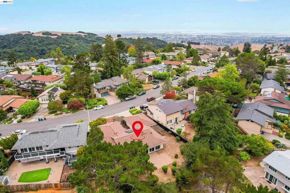 27929 Edgecliff Way Hayward, CA 94542