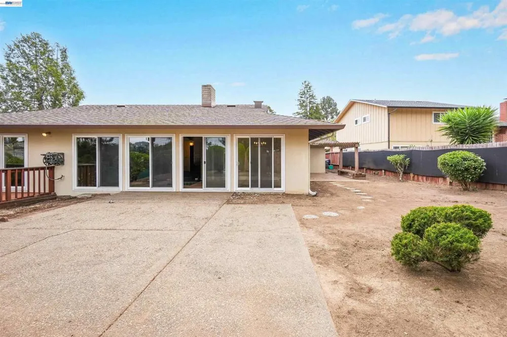 27929 Edgecliff Way Hayward, CA 94542