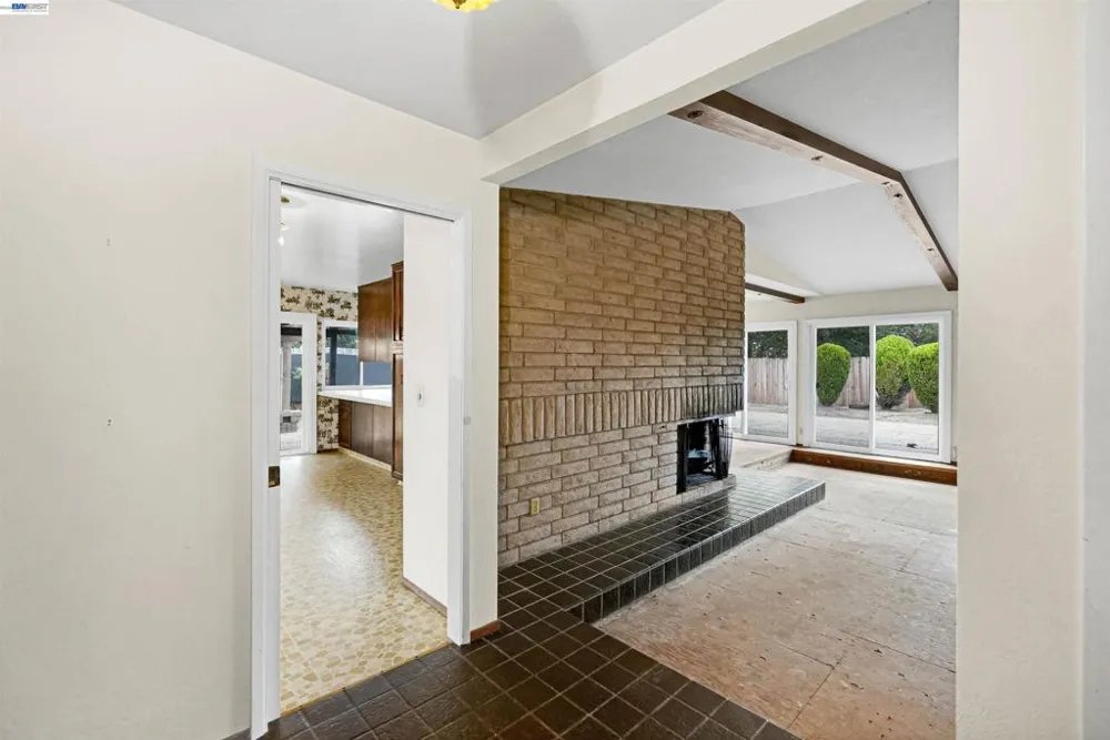 27929 Edgecliff Way Hayward, CA 94542