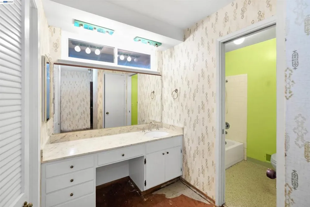 27929 Edgecliff Way Hayward, CA 94542