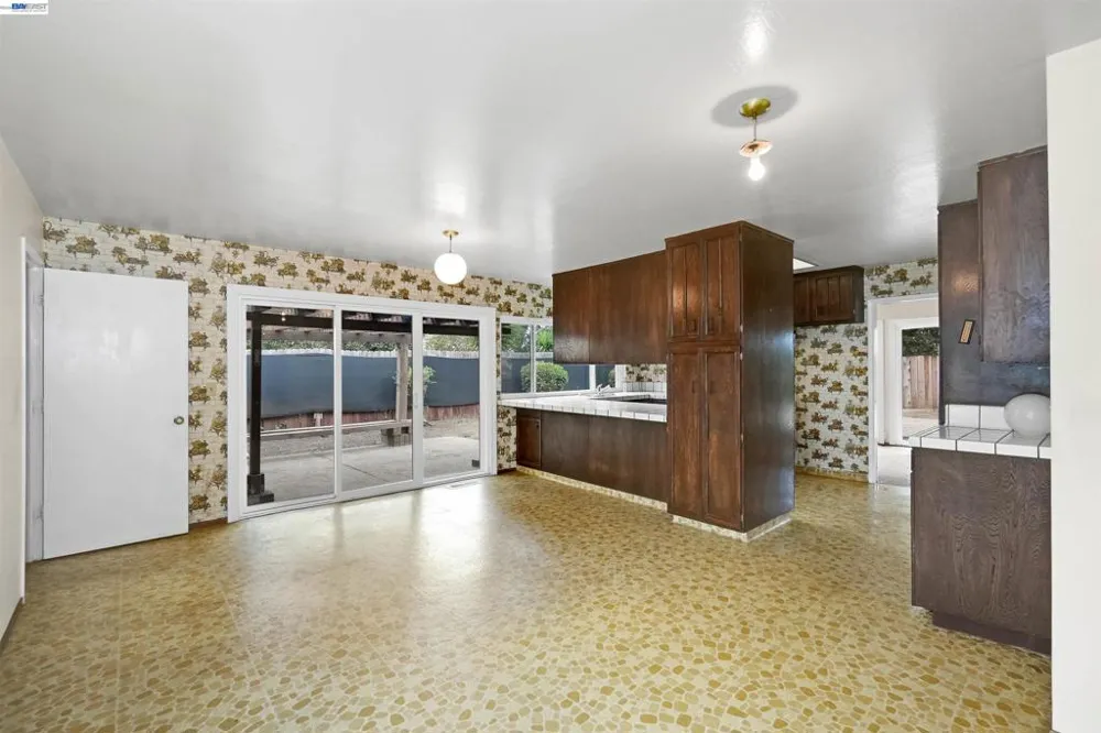 27929 Edgecliff Way Hayward, CA 94542