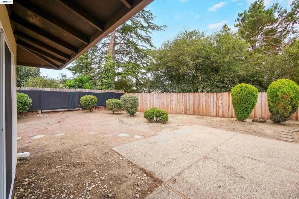 27929 Edgecliff Way Hayward, CA 94542