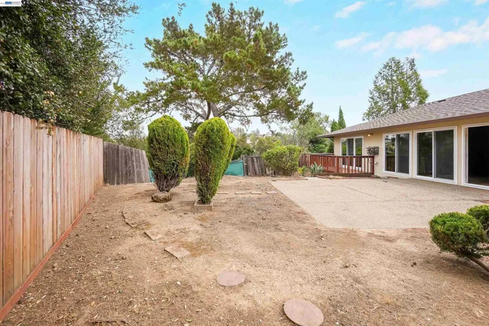 27929 Edgecliff Way Hayward, CA 94542