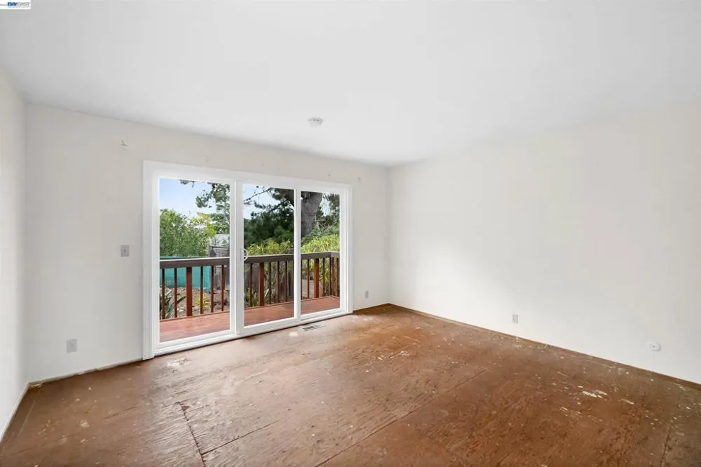 27929 Edgecliff Way Hayward, CA 94542