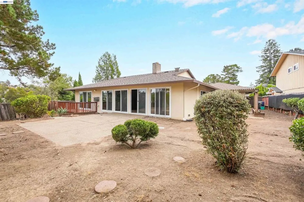 27929 Edgecliff Way Hayward, CA 94542