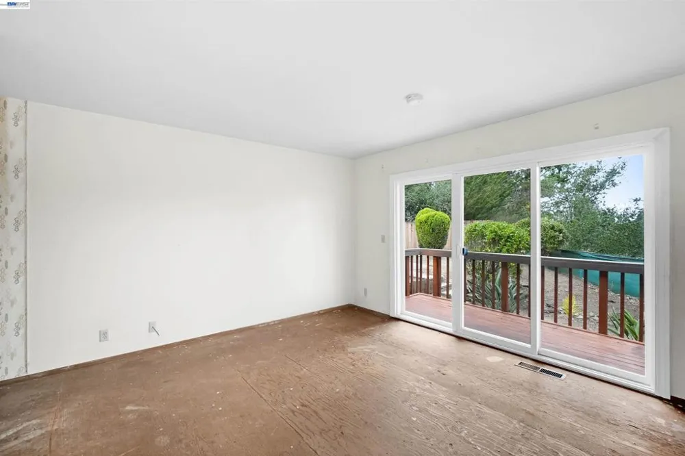27929 Edgecliff Way Hayward, CA 94542