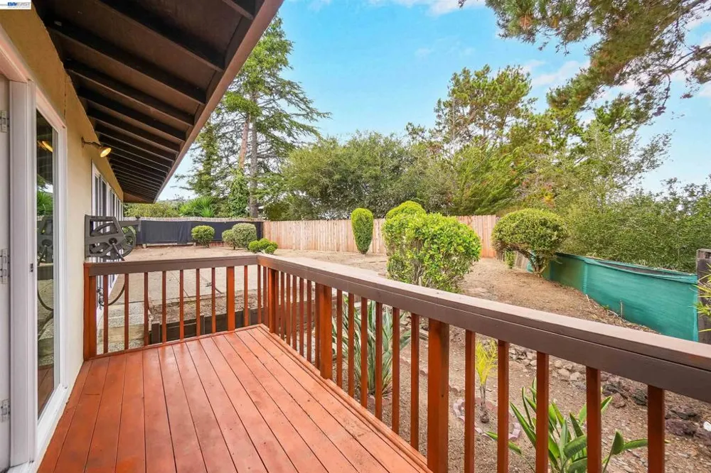 27929 Edgecliff Way Hayward, CA 94542