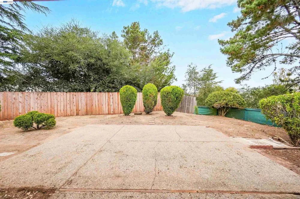 27929 Edgecliff Way Hayward, CA 94542