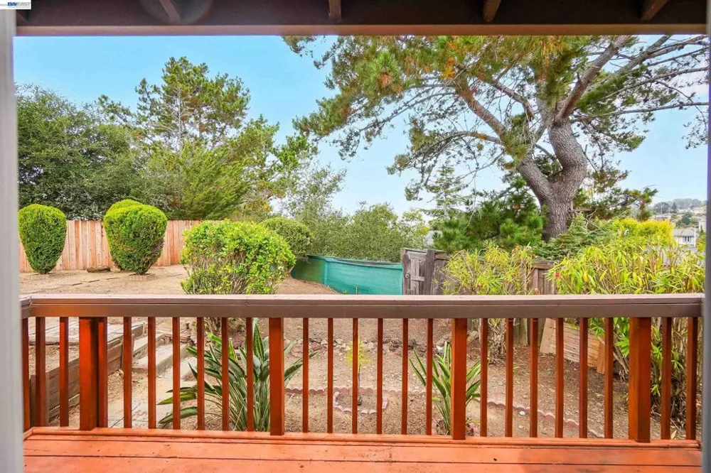 27929 Edgecliff Way Hayward, CA 94542