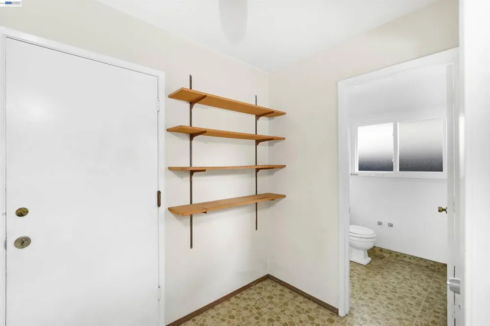 27929 Edgecliff Way Hayward, CA 94542