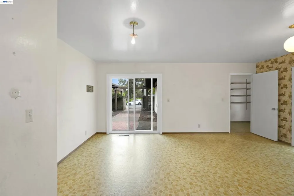 27929 Edgecliff Way Hayward, CA 94542