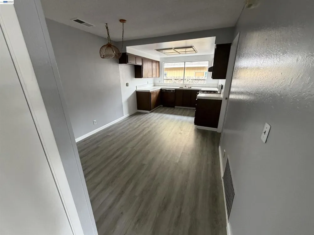 1193 Fallen Leaf Dr Milpitas, CA 95035