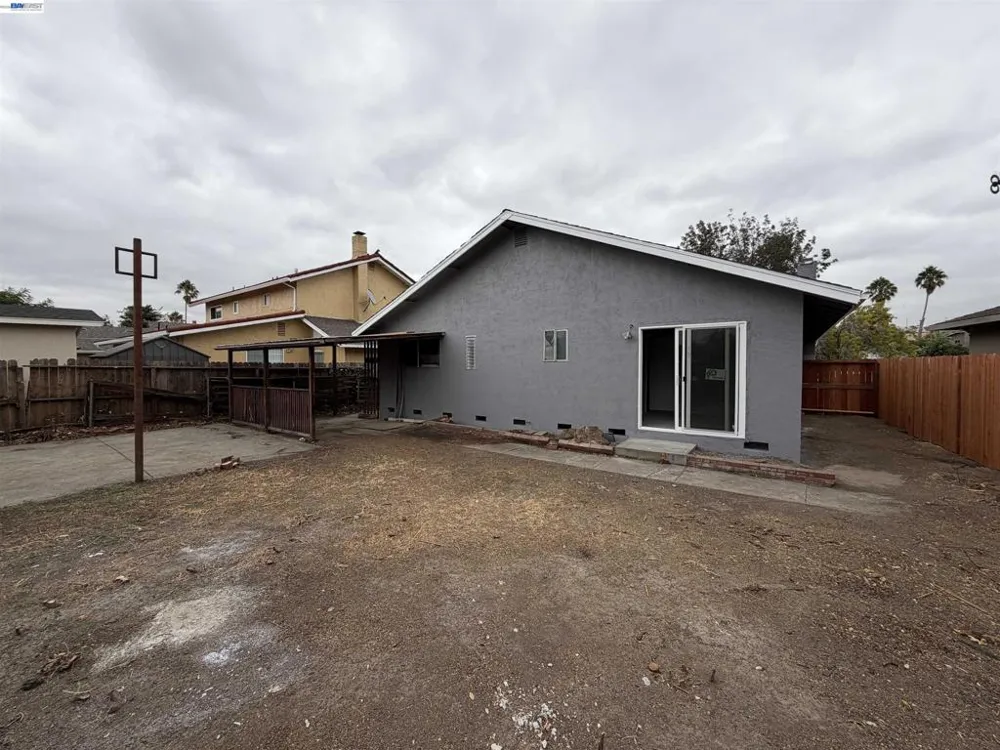 1193 Fallen Leaf Dr Milpitas, CA 95035