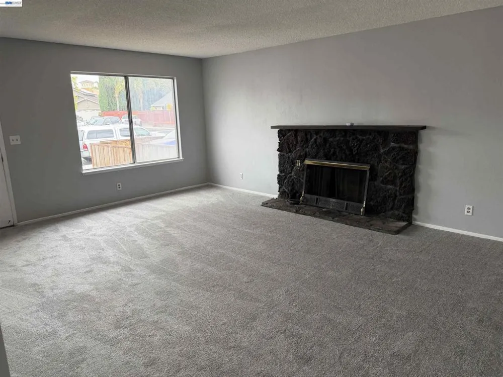 1193 Fallen Leaf Dr Milpitas, CA 95035