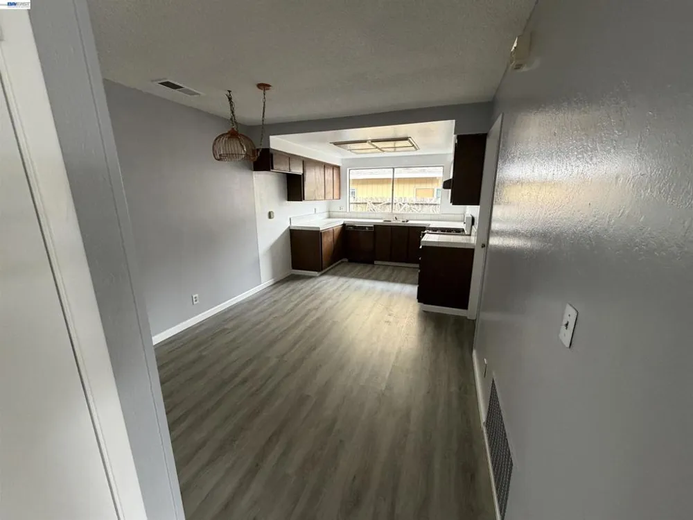 1193 Fallen Leaf Dr Milpitas, CA 95035
