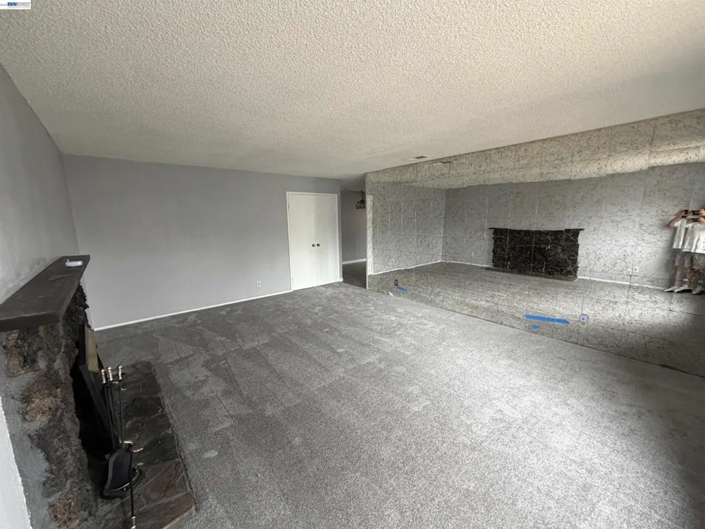 1193 Fallen Leaf Dr Milpitas, CA 95035