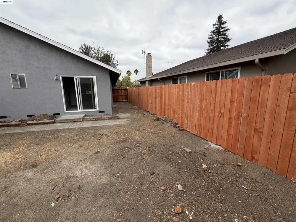 1193 Fallen Leaf Dr Milpitas, CA 95035