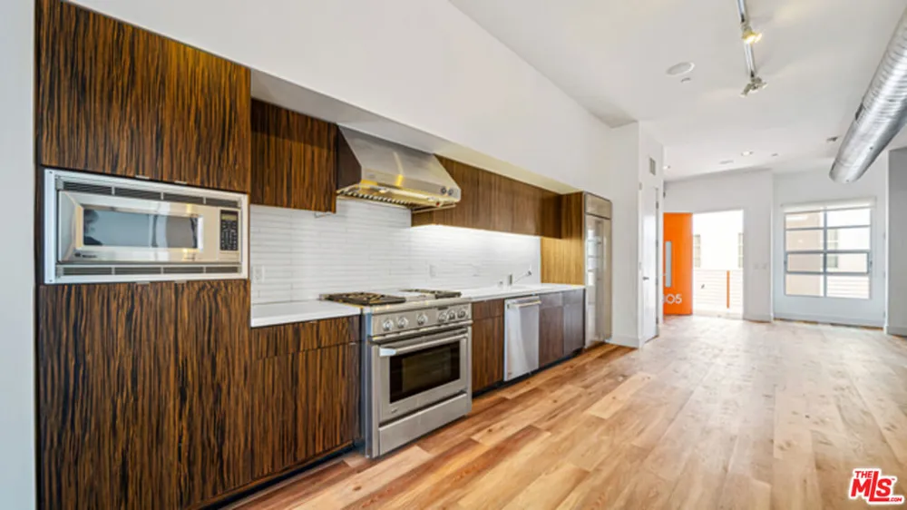 212 Marine Street #305 Santa Monica, CA 90405
