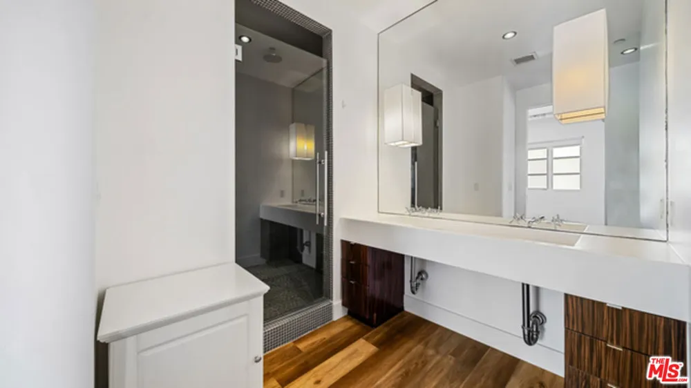 212 Marine Street #305 Santa Monica, CA 90405