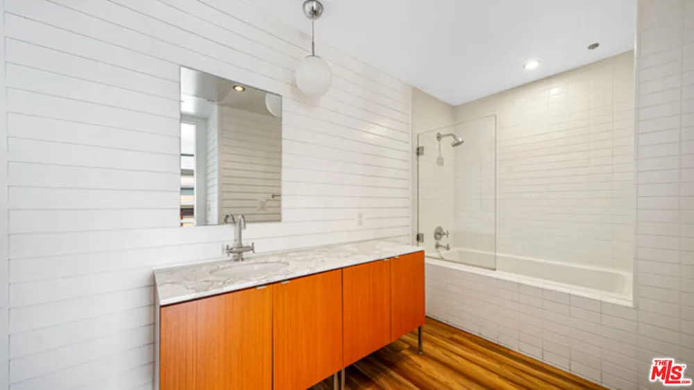 212 Marine Street #305 Santa Monica, CA 90405
