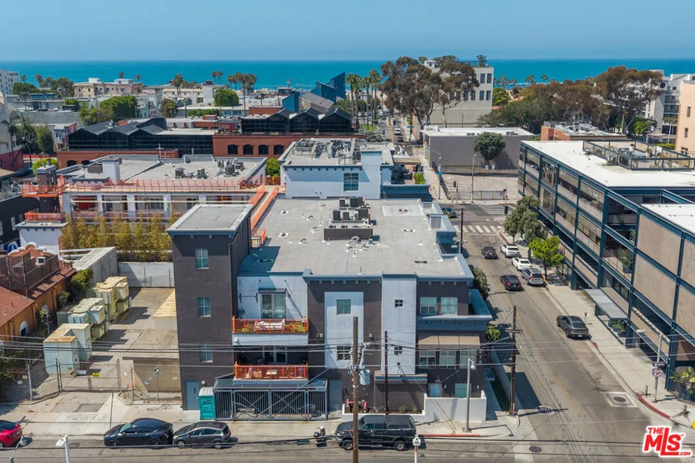 212 Marine Street #305 Santa Monica, CA 90405