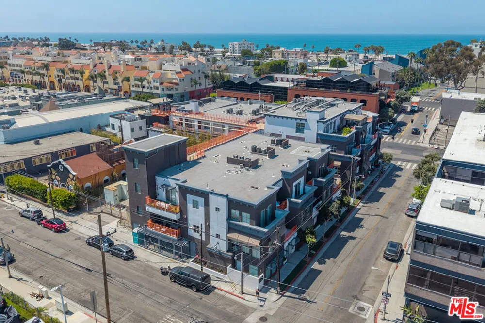 212 Marine Street #305 Santa Monica, CA 90405
