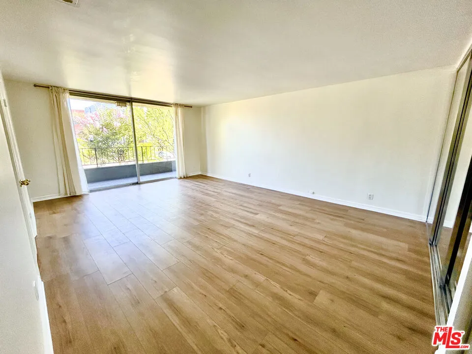 10707 Camarillo Street #116 Toluca Lake, CA 91602