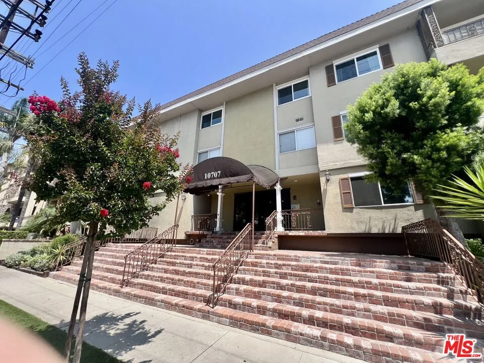 10707 Camarillo Street #116 Toluca Lake, CA 91602