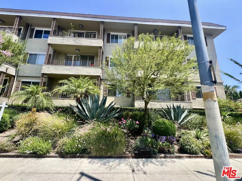 10707 Camarillo Street #116 Toluca Lake, CA 91602