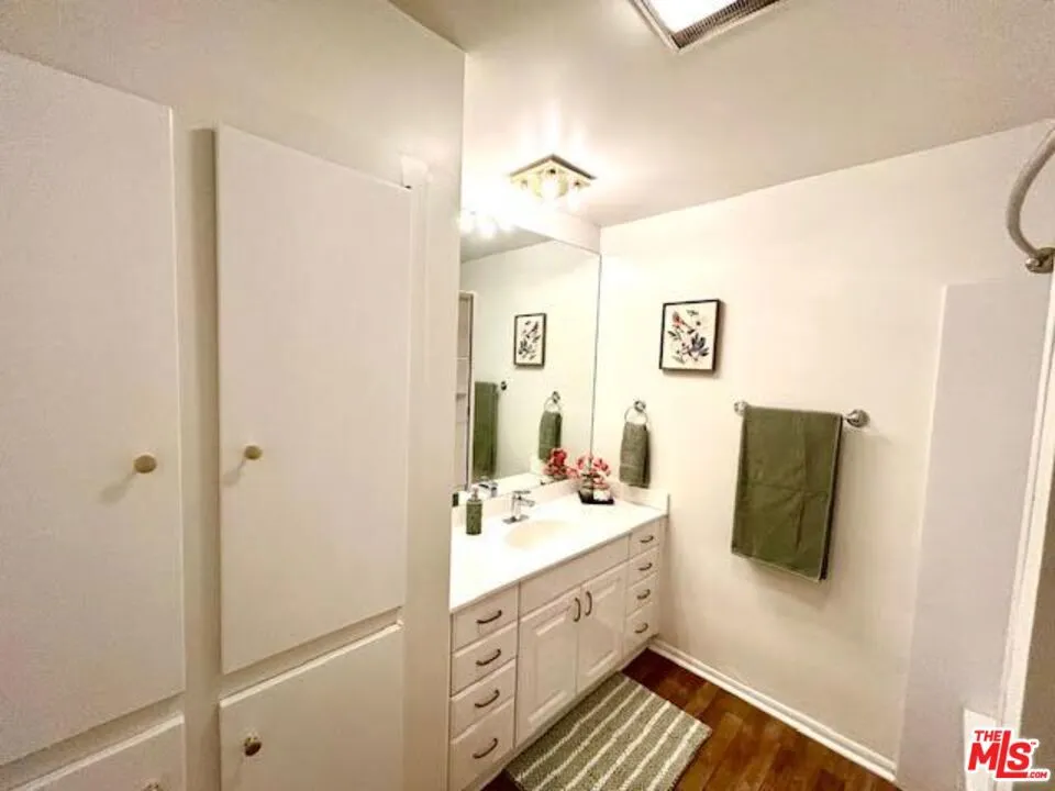 10707 Camarillo Street #116 Toluca Lake, CA 91602