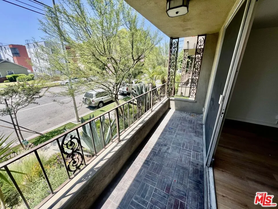 10707 Camarillo Street #116 Toluca Lake, CA 91602