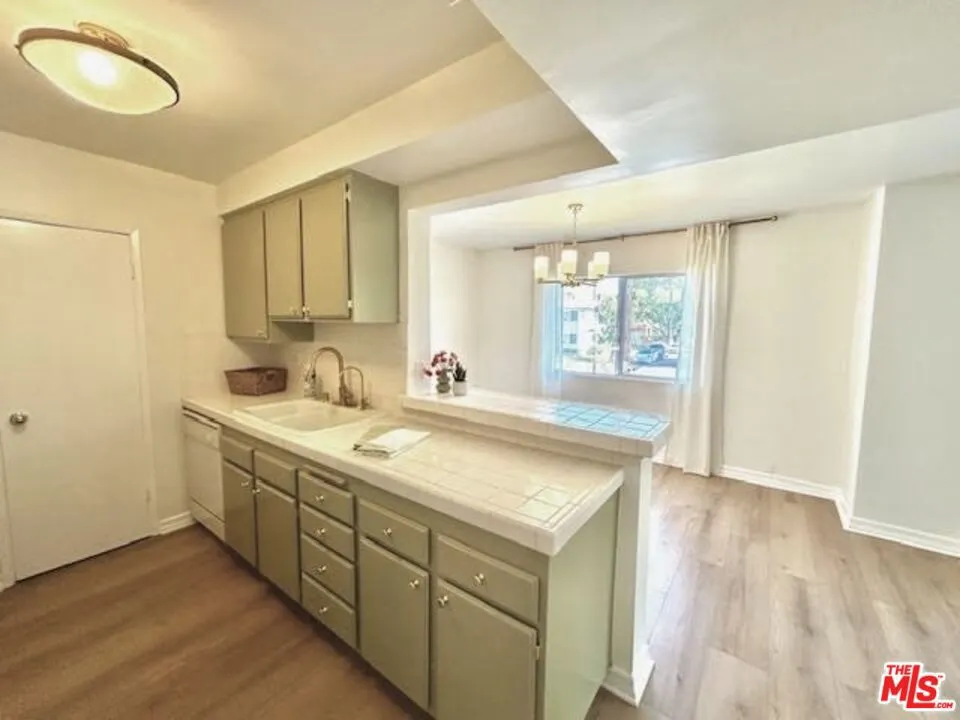10707 Camarillo Street #116 Toluca Lake, CA 91602