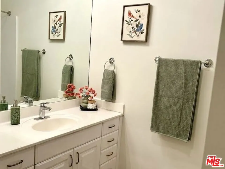 10707 Camarillo Street #116 Toluca Lake, CA 91602