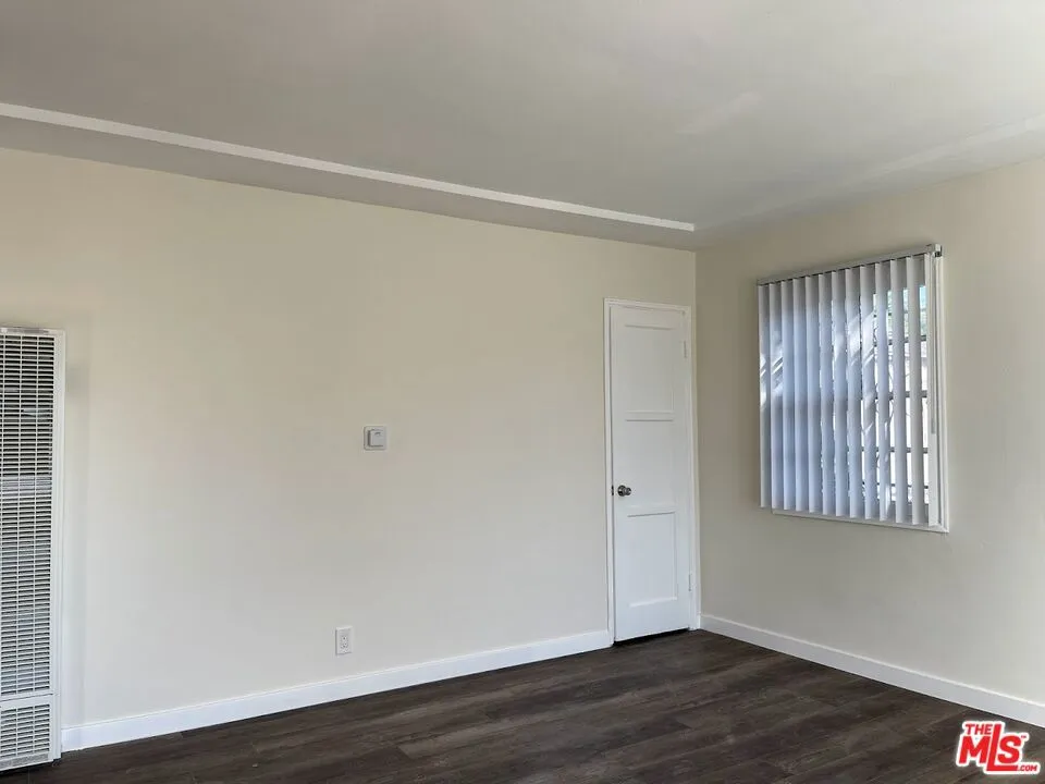 5113 W 20th Street Los Angeles, CA 90016