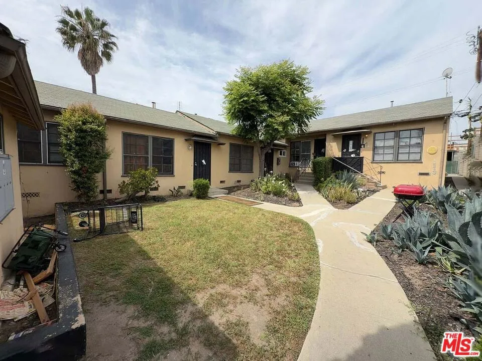5113 W 20th Street Los Angeles, CA 90016