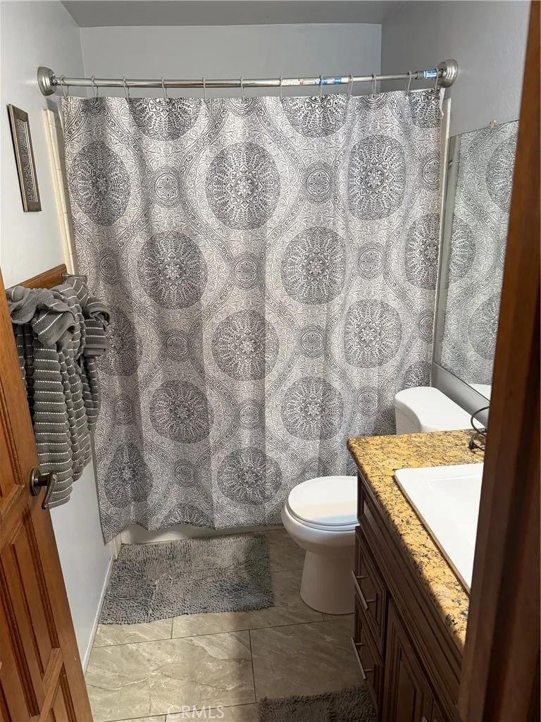 15860 Grevillea Fontana, CA 92335