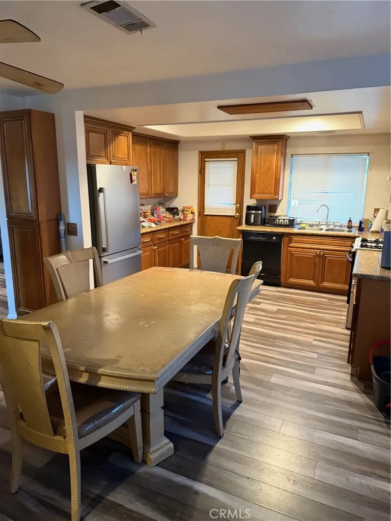 15860 Grevillea Fontana, CA 92335