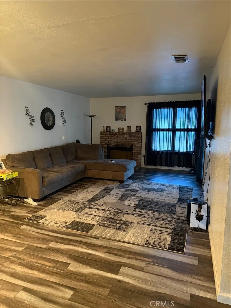 15860 Grevillea Fontana, CA 92335
