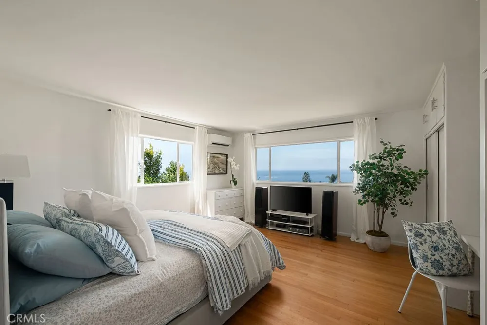 933 Coast View Laguna Beach, CA 92651
