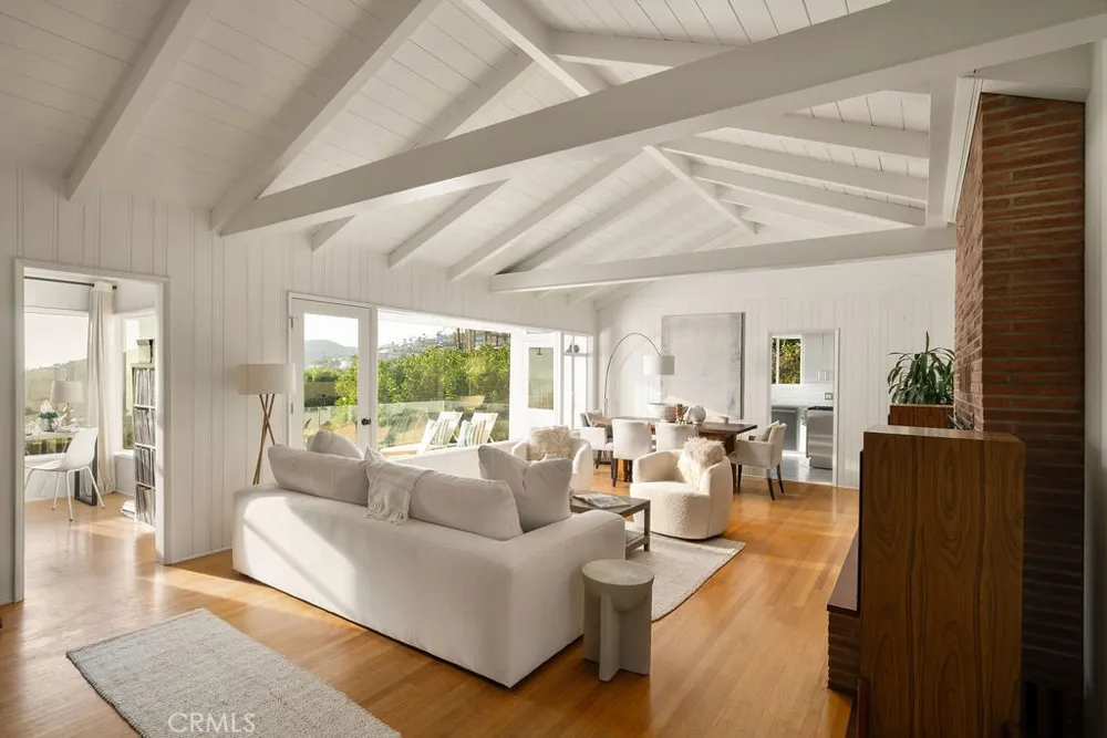 933 Coast View Laguna Beach, CA 92651
