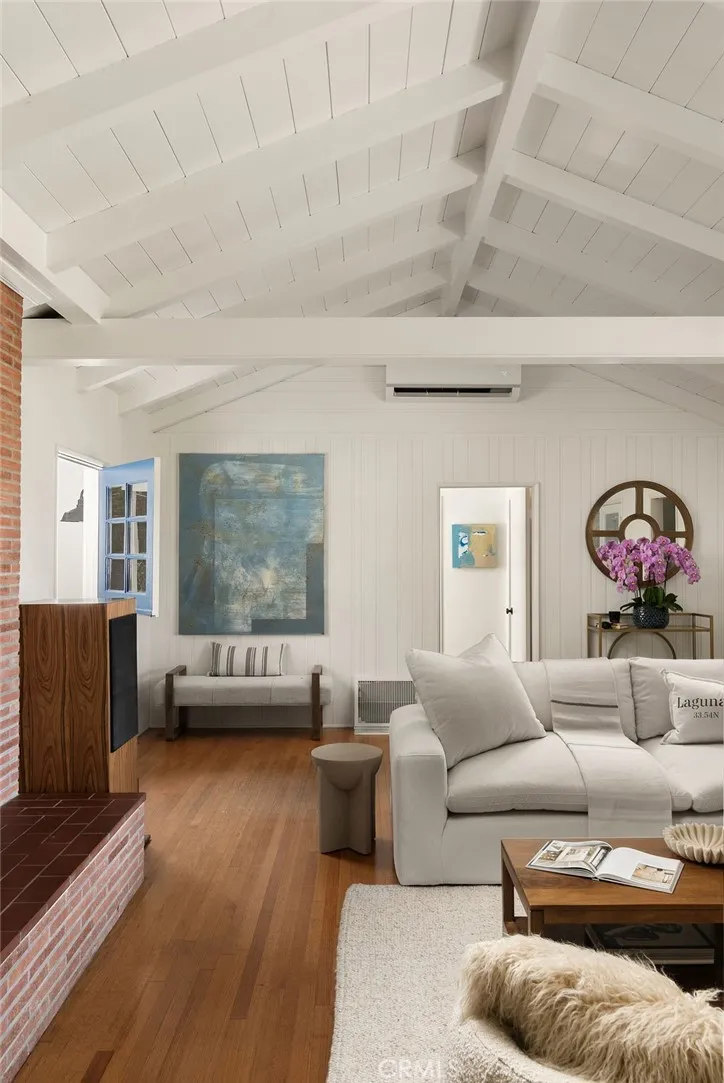 933 Coast View Laguna Beach, CA 92651